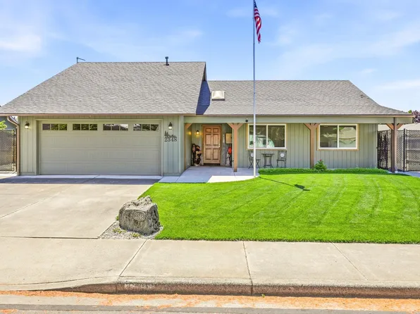 2348 Silver Palm Dr, Medford, OR 97504