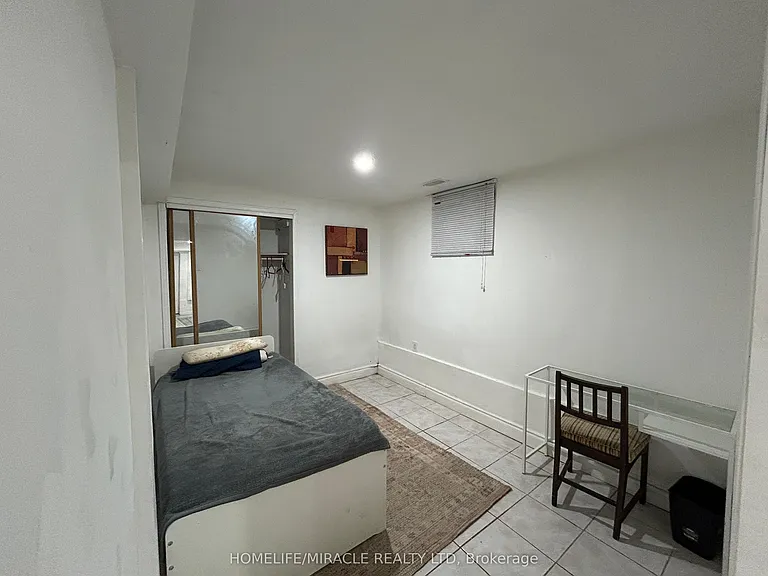568 Oakwood Ave #BASEMENT — Photo 9
