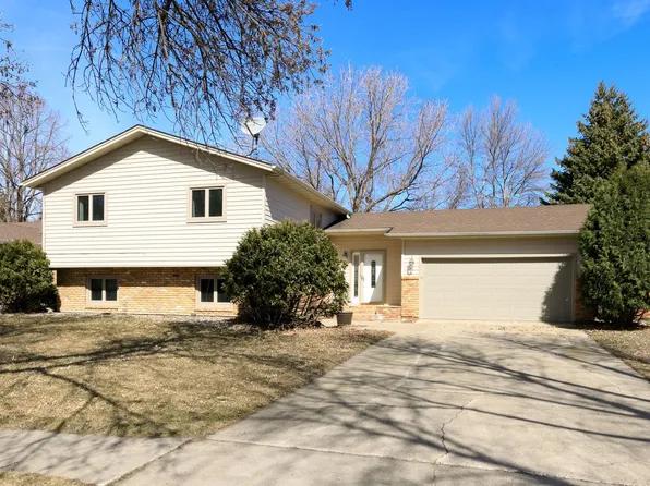 92 N Woodcrest Dr N, Fargo, ND 58102