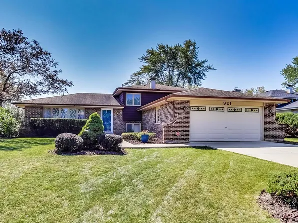 921 Walnut Dr, Darien, IL 60561