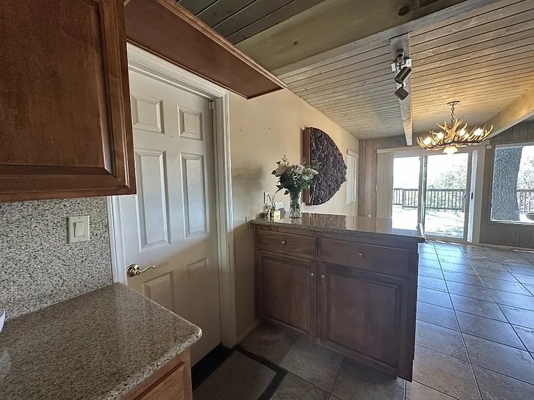 945 N Hospital Rd — Photo 24