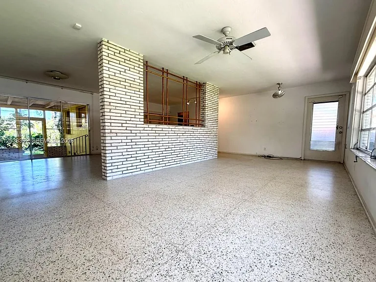 1235 Jefferson St — Photo 11