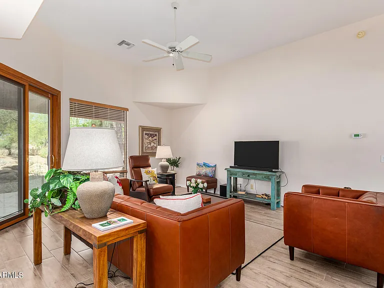 27422 N Montana Dr — Photo 5