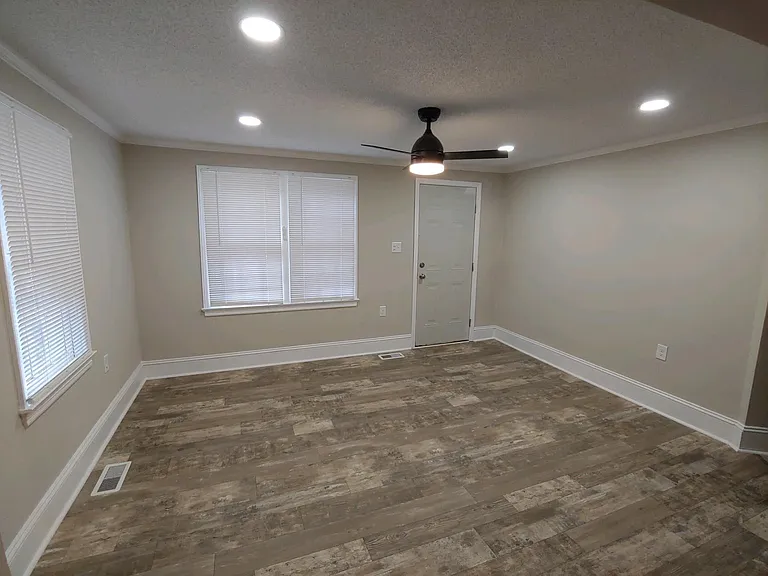 1110 Henderson Ave — Photo 18