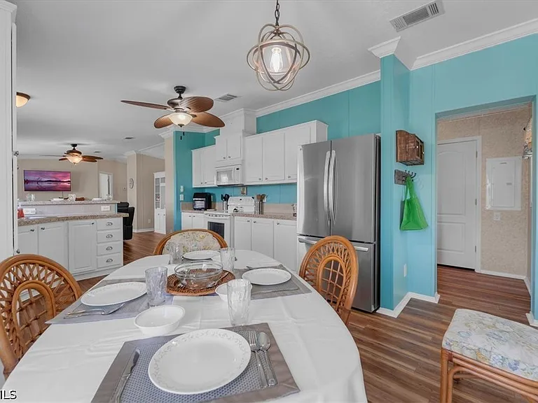 701 Coral Dr — Photo 30