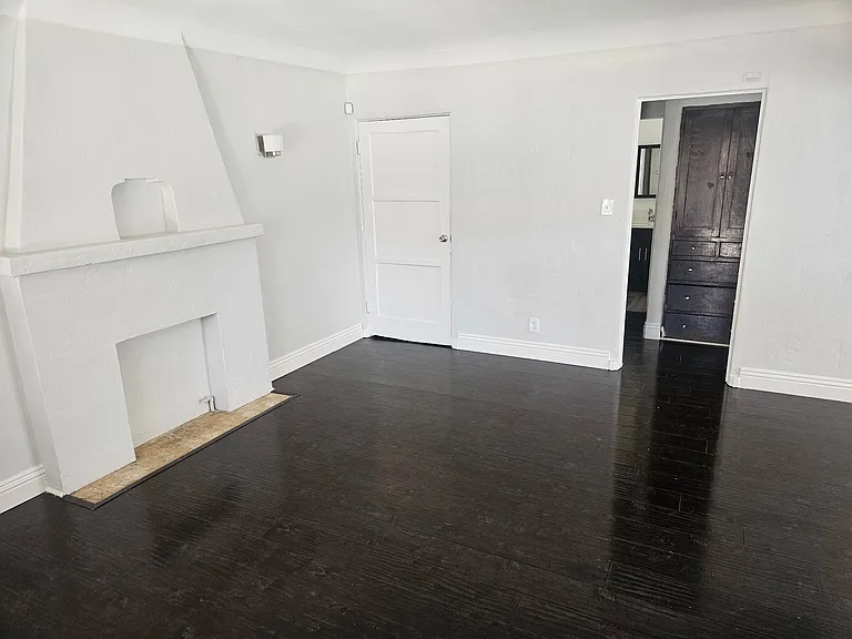 836 Linden Ave #836 — Photo 2
