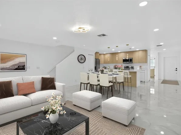 4456 Crystal Lake Dr, Pompano Beach, FL 33064