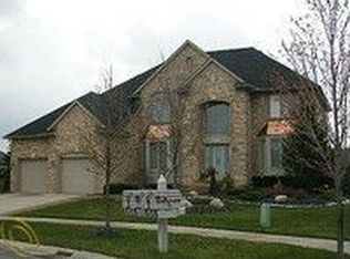 6584 Chatham Cir, Rochester Hills, MI 48306