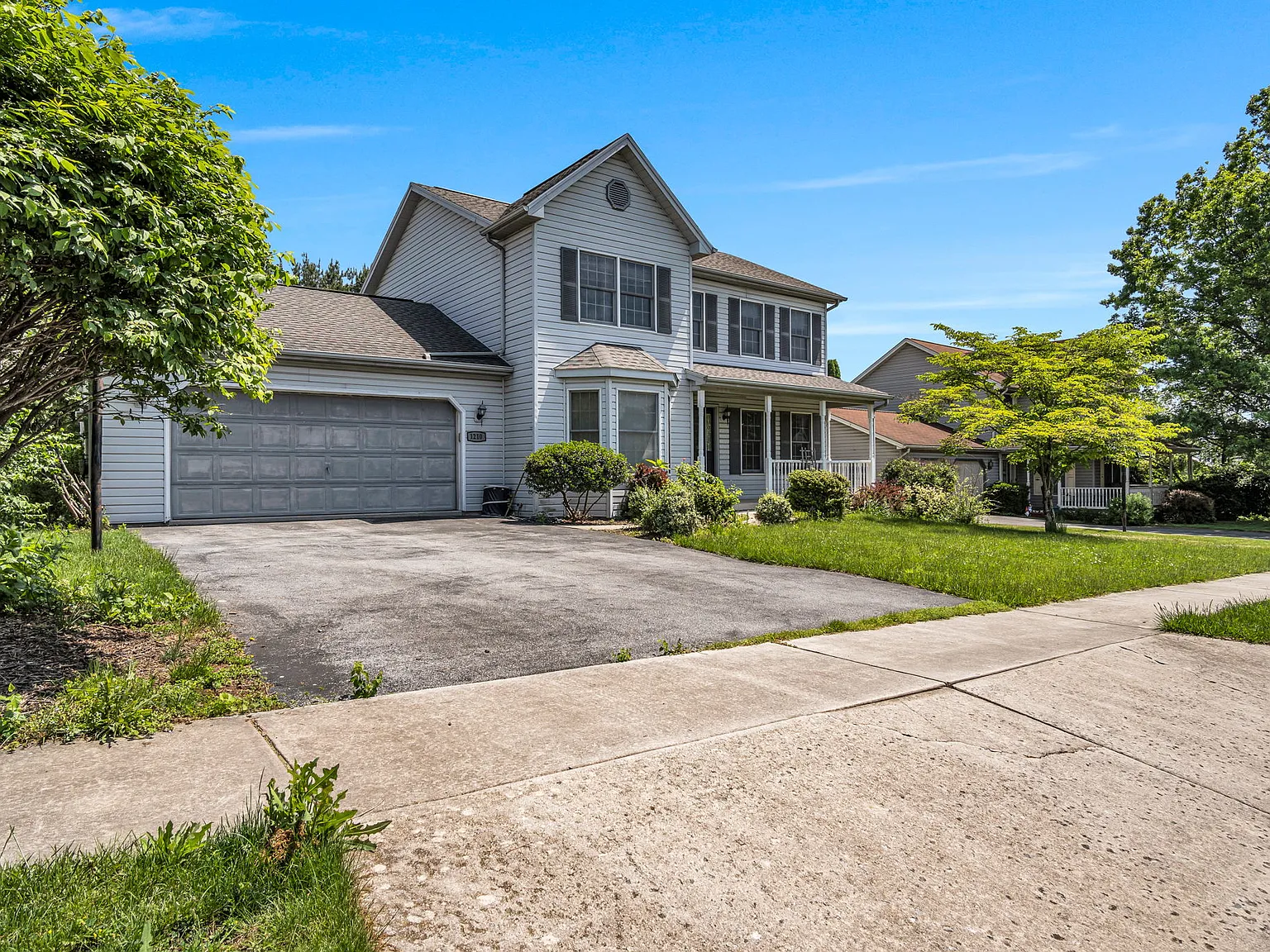 4 bed, 2.5 bath, 1922 sqft, $2,450 — Photo 3