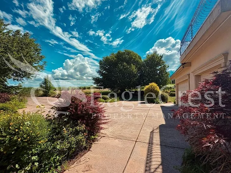 44 Vinehill Dr — Photo 62