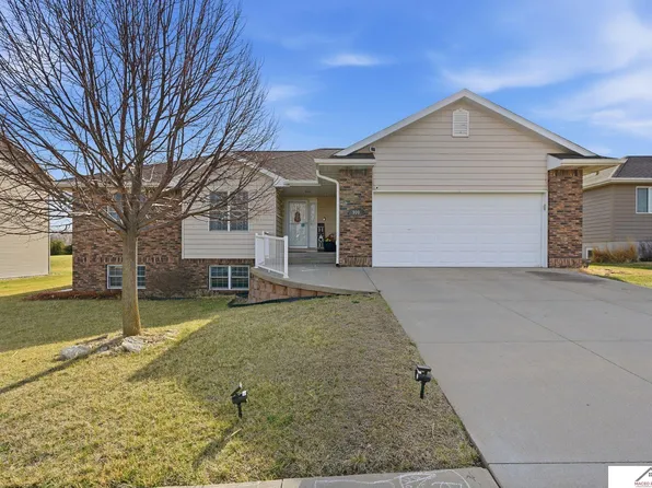 900 Fairway Ct, Crete, NE 68333