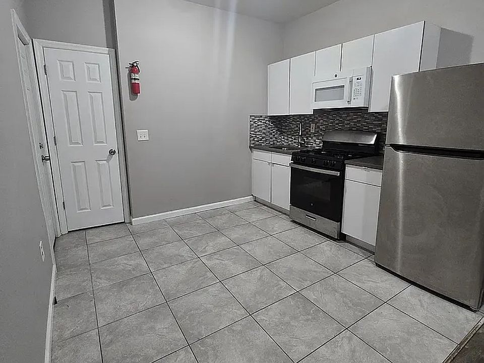 1st image of 298 Halsted St #101