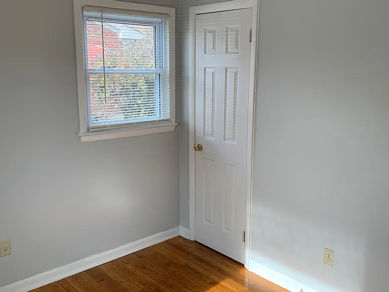 122 Phillips St — Photo 17