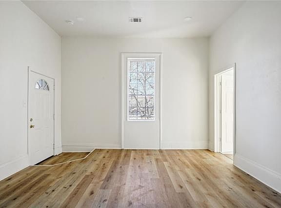 3rd image of 1436 Dante St #3