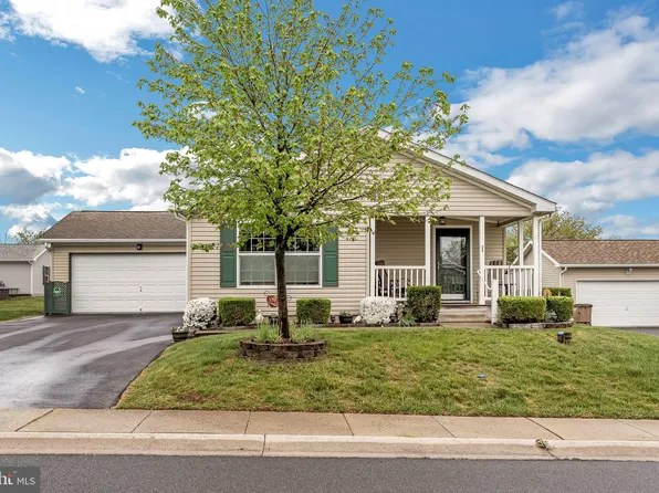 24 Dusk Dr, Douglassville, PA 19518