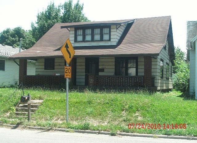 1st image of 1323 E Jackson St