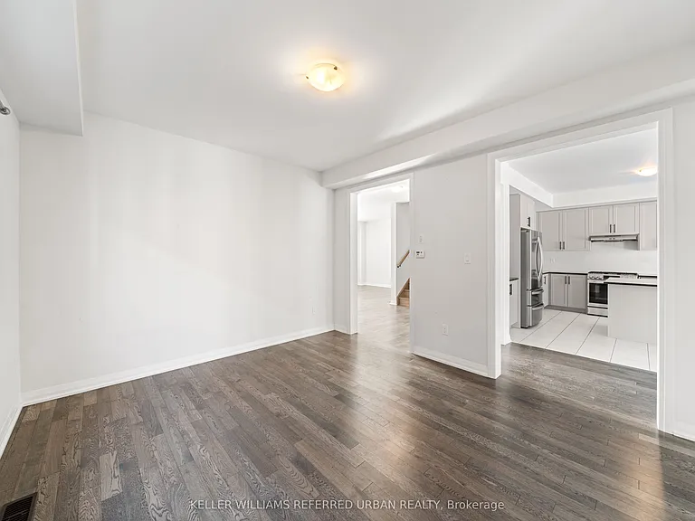 1466 Stovell Cres #MAIN UPPER — Photo 8