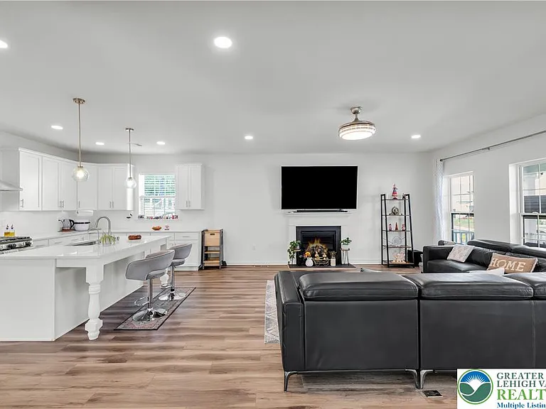 5044 Bellflower Dr — Photo 44
