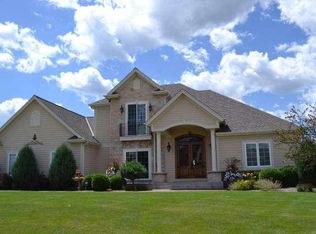 110 Kestrel Way, Hartland, WI 53029