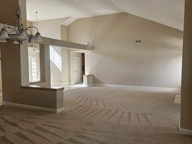 2123 Bennington Ct — Photo 6