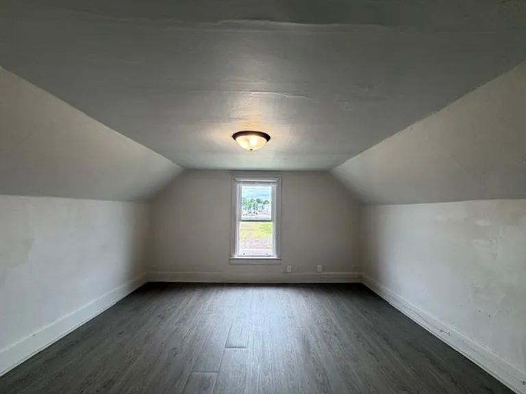402 Fritz Ave W — Photo 1