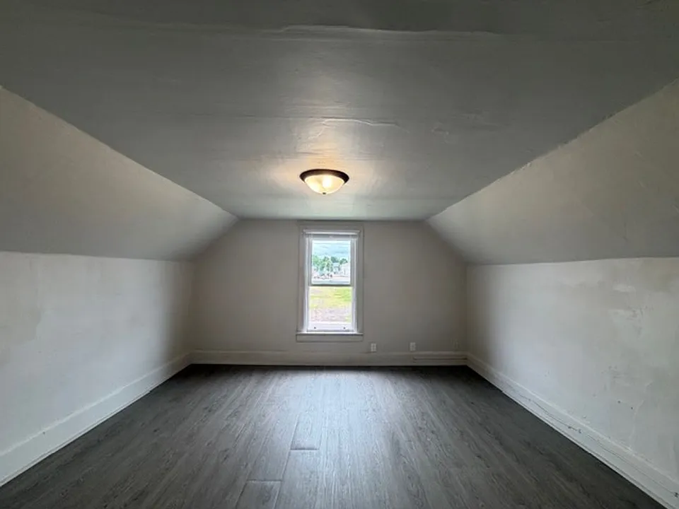 402 Fritz Ave W