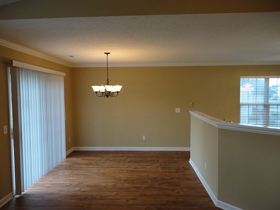 4th image of 823 Blazingwood Dr