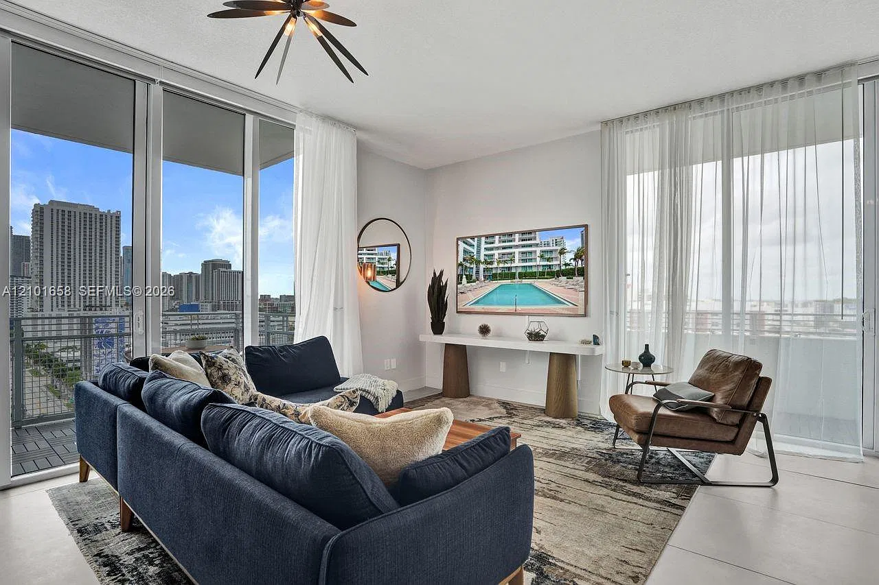 City 24 Condo — Photo 3