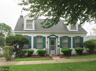 320 S 6th St, Burlington, IA 52601