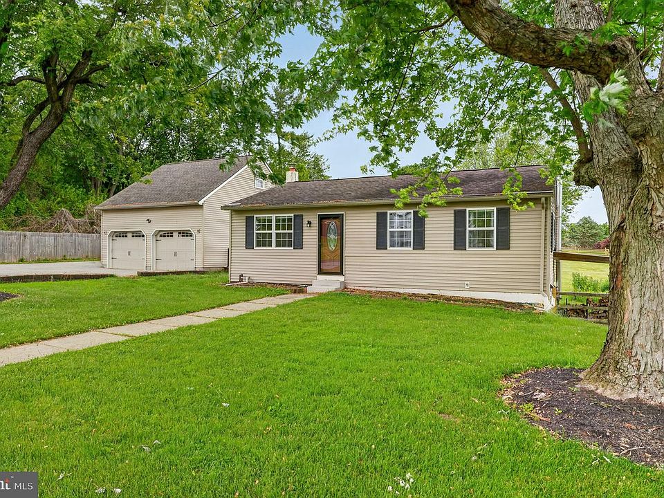 1st image of 388 Hipkins Rd