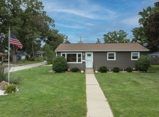 1020 Bowler St, Hiawatha, IA 52233