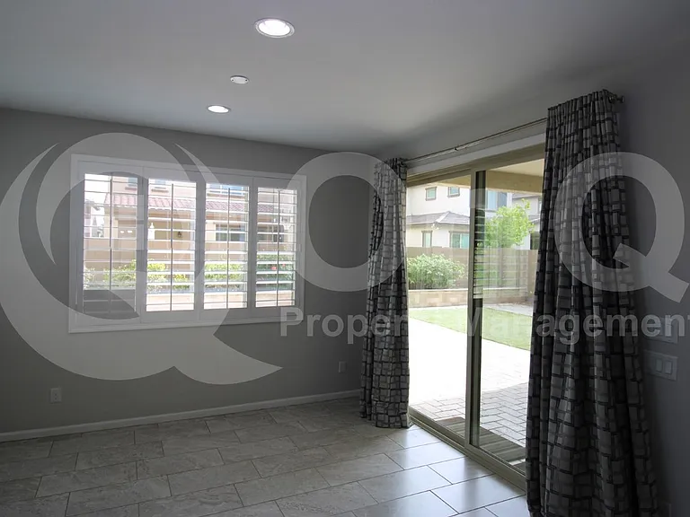 275 E Honeysuckle Pl — Photo 4