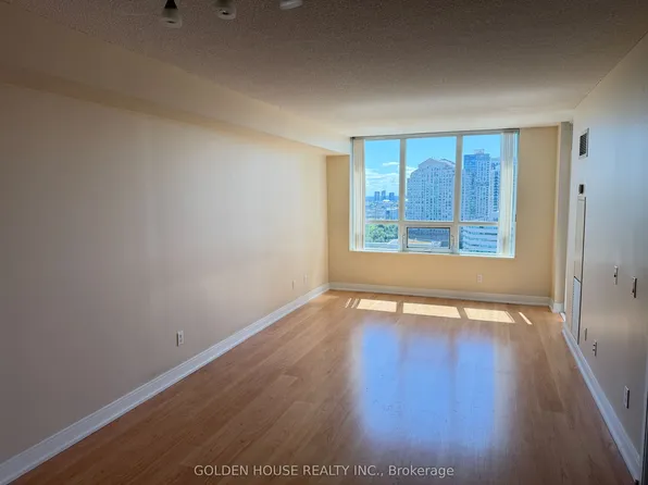 35 Viking Ln, Toronto, ON