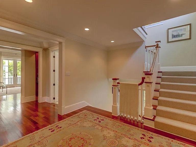 1312 Thompson Ave — Photo 11