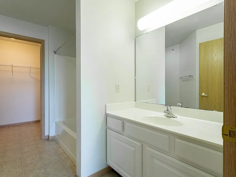 Prairie Crest Apartments — Photo 11