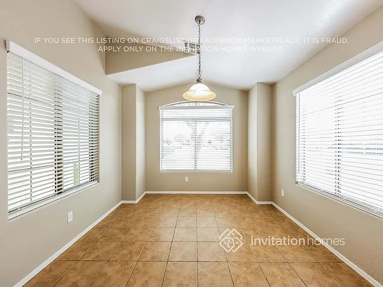 2122 S 114th Ave — Photo 7