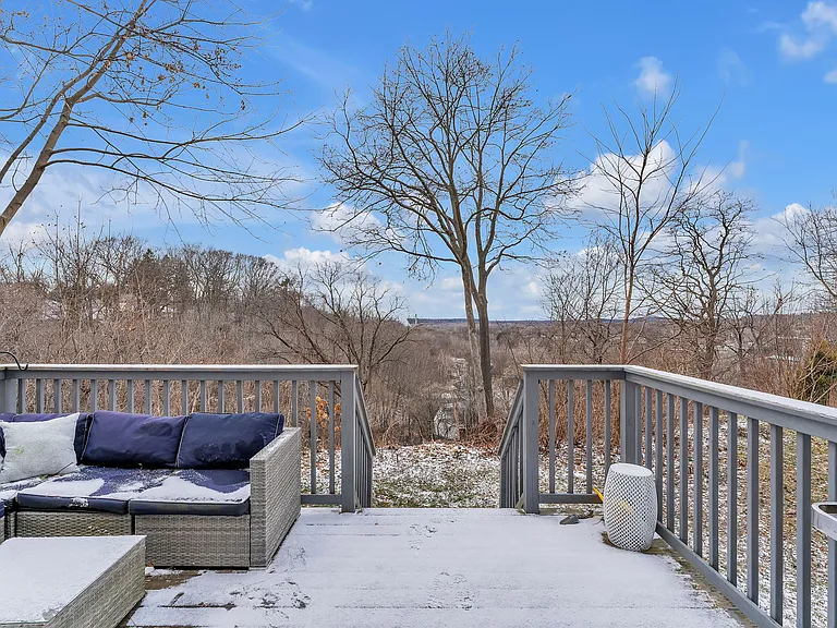 366 Colchester Ave — Photo 6