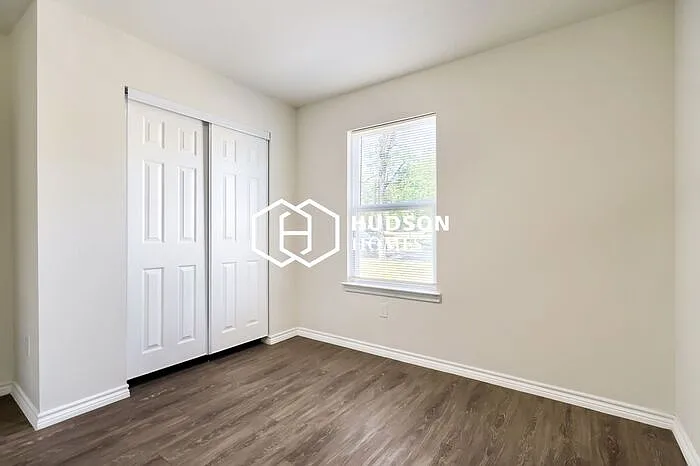 421 Meander St — Photo 8