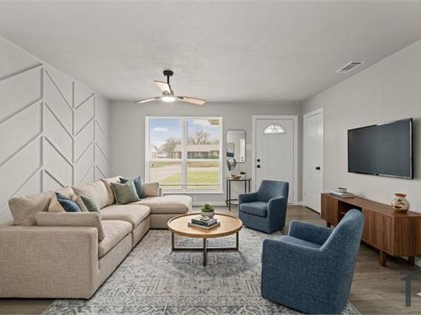 1206 Richard St