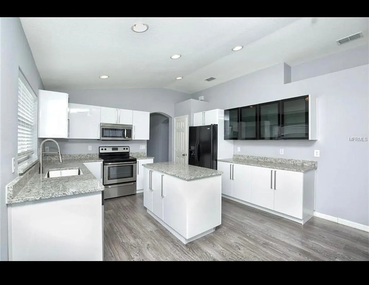 4 bed, 2019 sqft, $3,500 — Photo 2