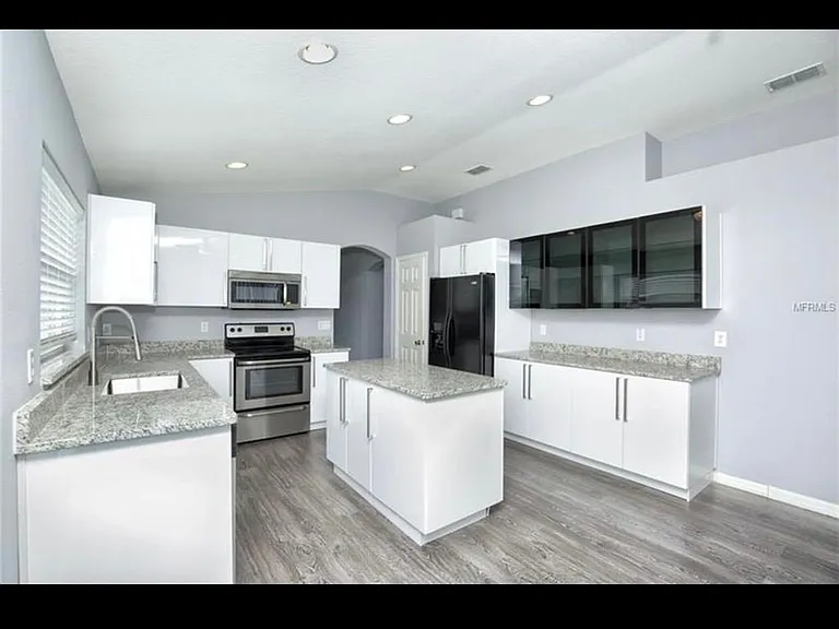 6331 Crestmont Glen Ln — Photo 2