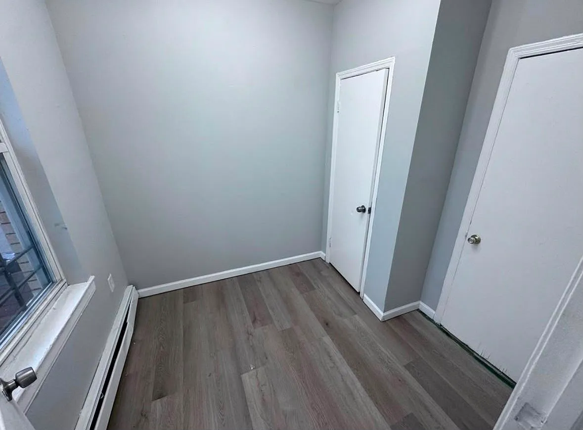 3 bed, 775 sqft, $2,400 — Photo 2