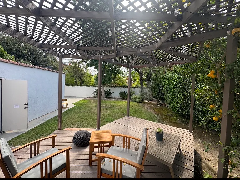 4246 Camellia Ave — Photo 12