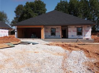 212 Ryder St, Gentry, AR 72734