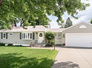 1284 Lealand Rd E, Maplewood, MN 55109