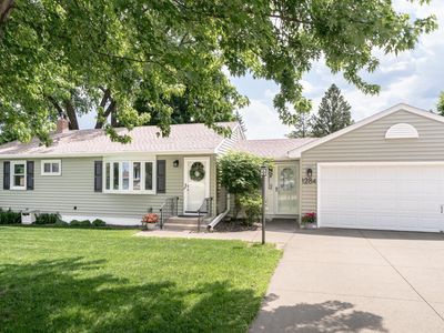 1284 Lealand Rd E, Maplewood, MN, 55109