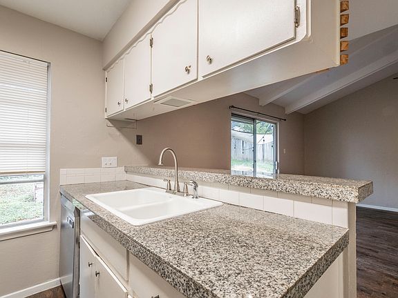 4th image of 8209 Belclaire Cir