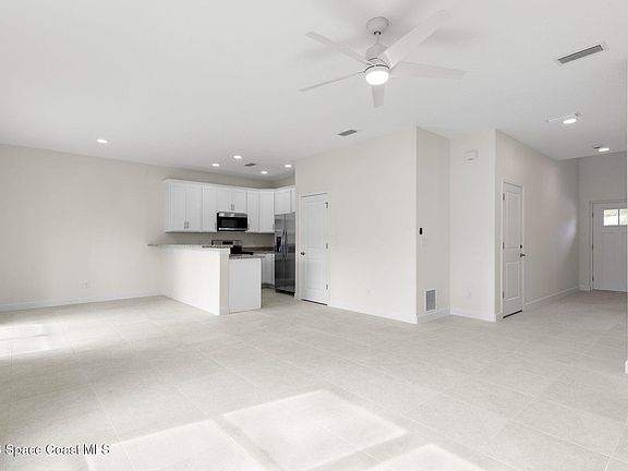 3rd image of 199 Dayton Blvd #1