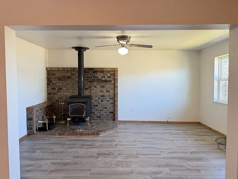 304 Oak St — Photo 4