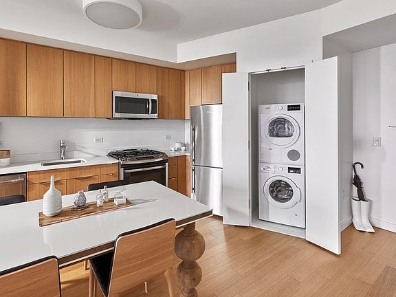 3rd image of 625 W 57th St APT 565